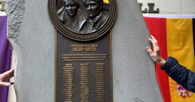 Inauguración monumento a los brigadistas australianos en Melbourne